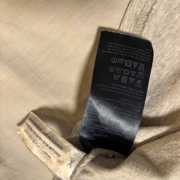 used Tommy Hilfiger t-shirt in good condition - Picture 5 of 8